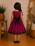 Robe Fille Rouge Framboise à Pois Noirs – Élégance et Charme Intemporel