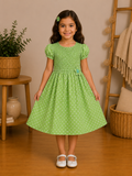 Robe Fille Verte à Pois Blancs et Buste Smocké – Chloé