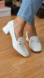 Mocassins Chic à Talon Carré et Boucle Dorée